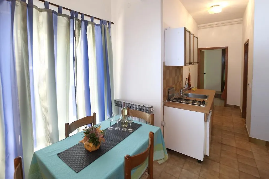 פורץ Apartments Mladenka קרואטיה