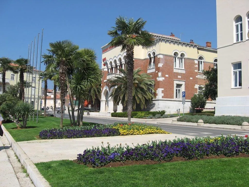 Apartments Mladenka Porec 0*,  Croazia